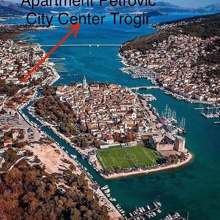 Apartman Petrovic City Center Trogir Buitenkant foto