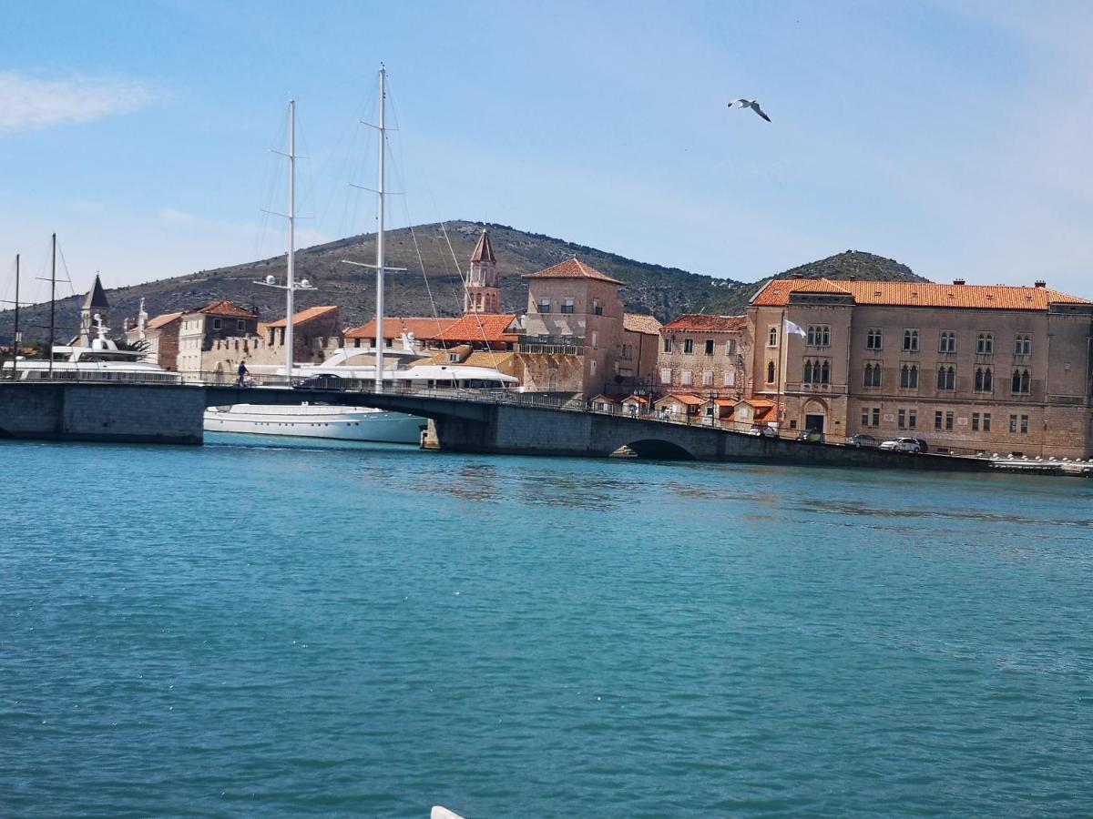 Apartman Petrovic City Center Trogir Buitenkant foto